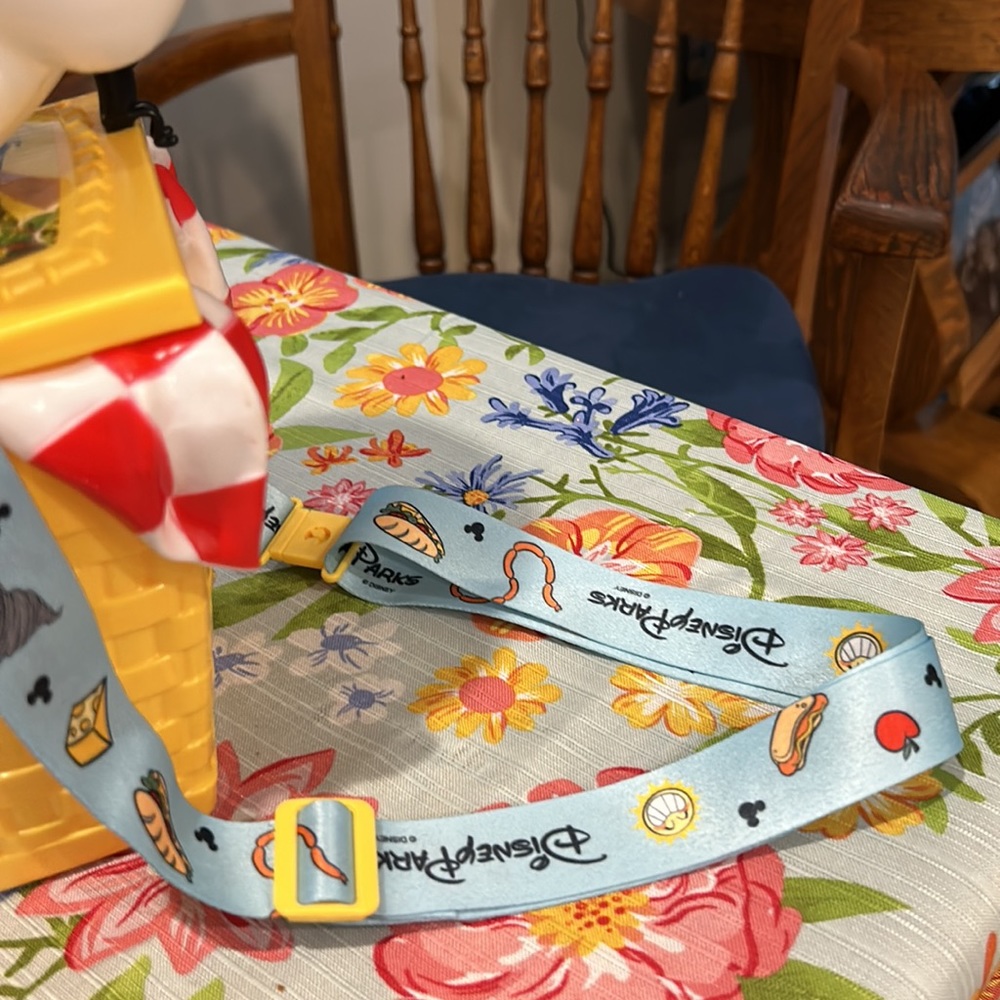 Disney’s runaway railroad, Mickey picnic basket popcorn bucket - Picture 7 of 9